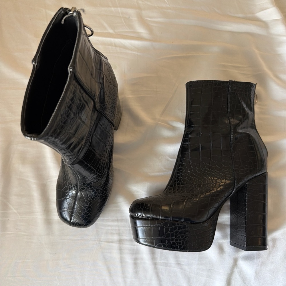 Elegant Black Croc-Embossed Heeled Boots